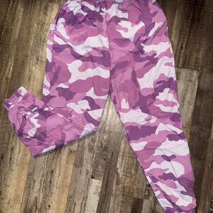 Forever 21 Purple Camo Lightweight Windbreaker Jogger Pants – Women’s Medium